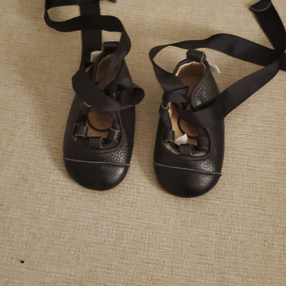 Wrap around leg sandle